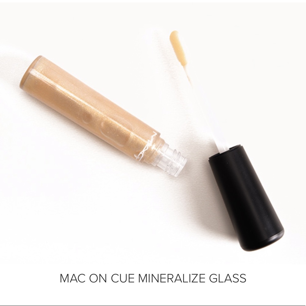 🆕 MAC Mineralize Glass in On Cue